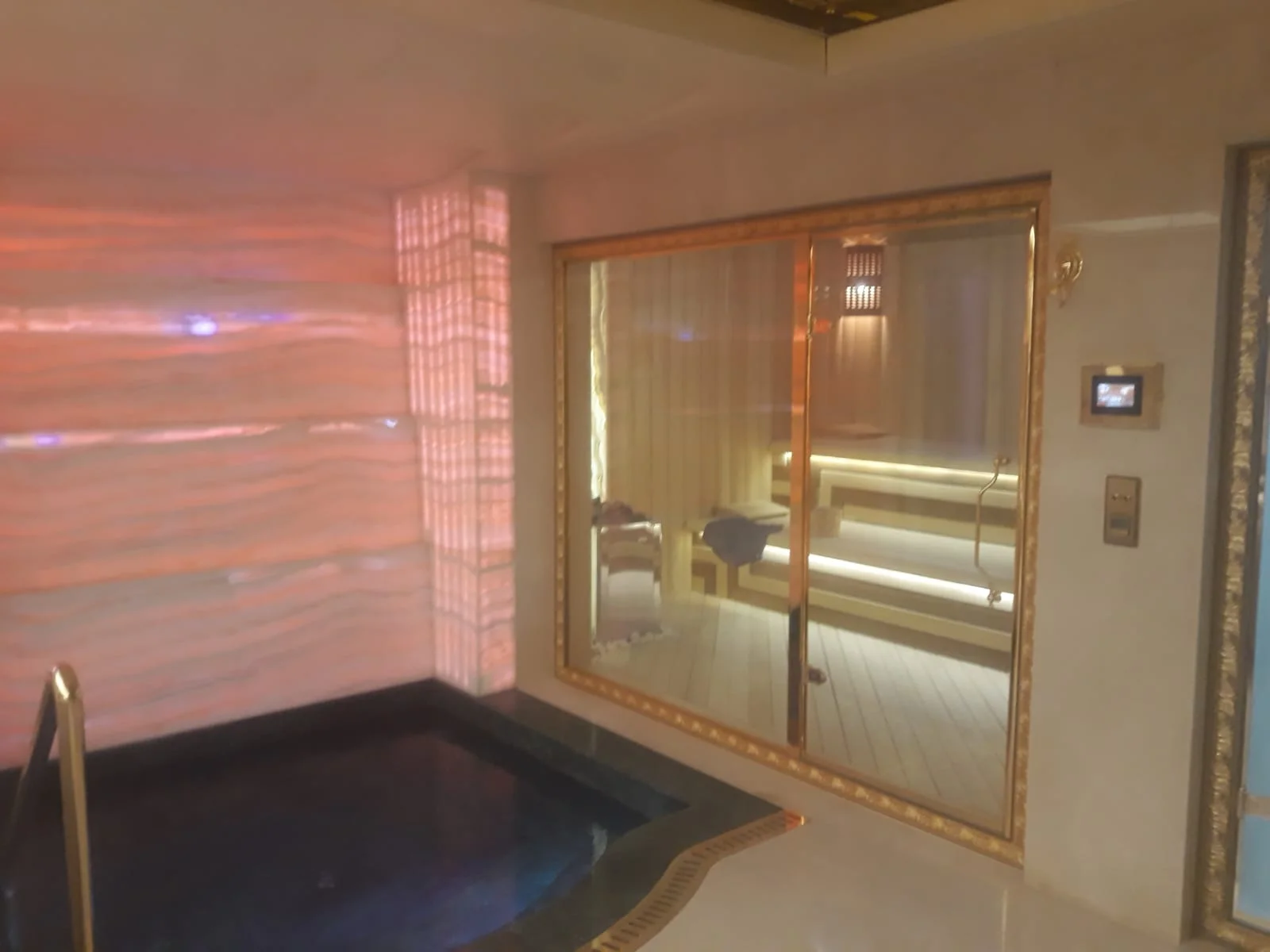 Anatolia Pool & SPA